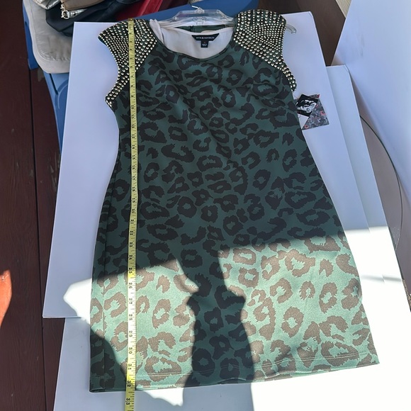 NWT Marilyn Monroe Mash green cheetah stud shoulder dress Size M - Picture 6 of 15